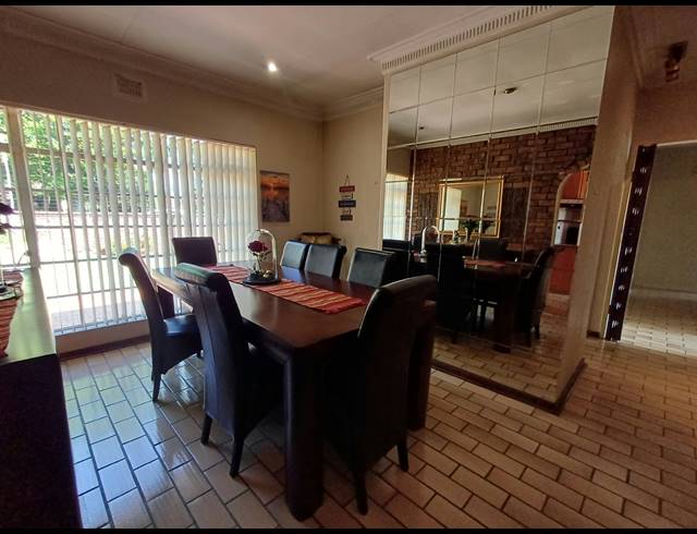 4 BEDROOM HOUSE FOR SALE IN DERSLEY